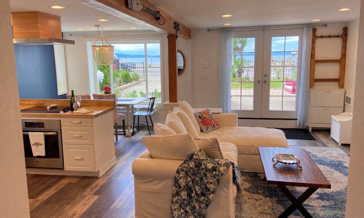 Alki House | 2BR 2BA Alki Beach Waterfront Retreat Ext. Stay