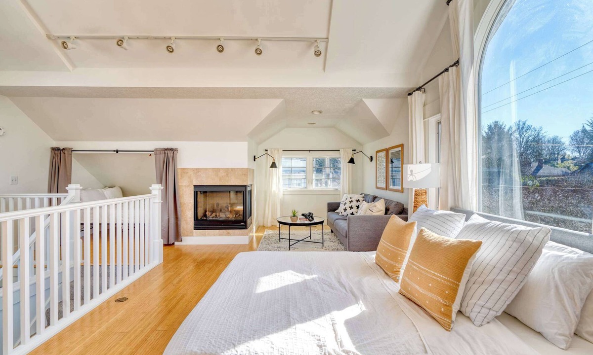 Belmont Apartment | 2BR/2BA Sunny Retreat Parks + Coffee Nearby