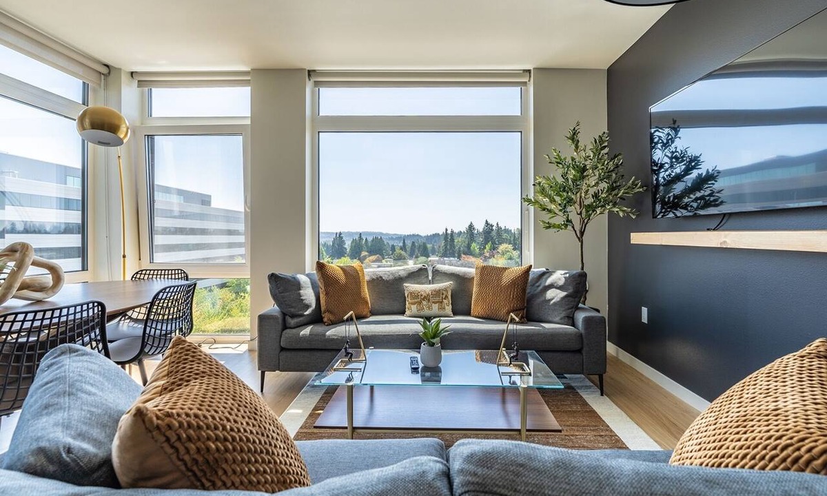 West Bellevue Bed & Breakfast | 2BR | Gym, Lounge | Bellevue | Sophari Downtown F