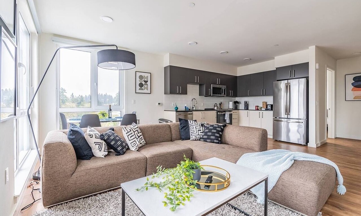 West Bellevue Bed & Breakfast | 2BR | Gym, Views | Bellevue | Sophari Parkside F