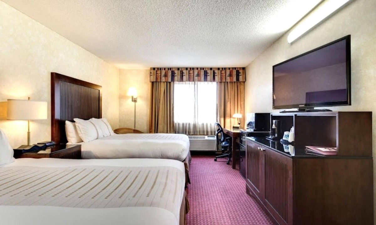 Devils Lake Hotel | 3 Accommodations Perfect for Big Family near Roosevelt Park | Free Parking!