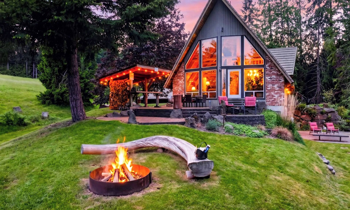 Clinton House | 3-Acre A-Frame Retreat + Firepit + Outdoor Dining | Mins to Ferry and Beaches
