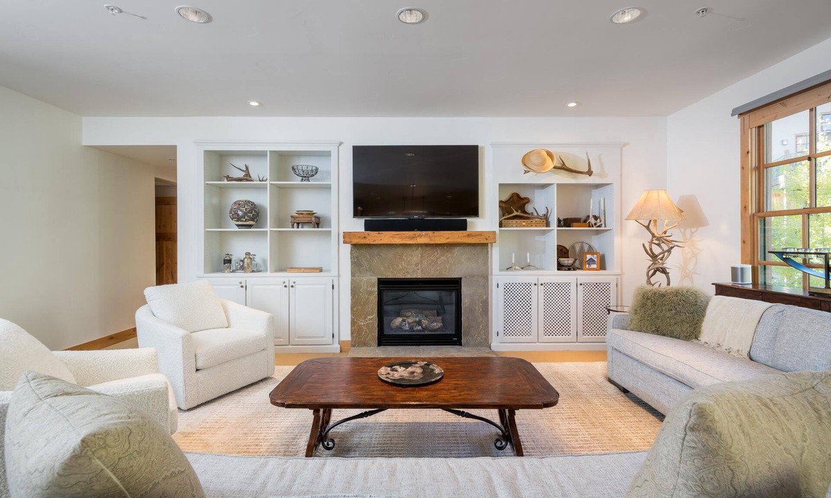 Elkhorn Village Condo | 3 Bedroom Condo, All on One Level! Grill and Sonos Speakers!