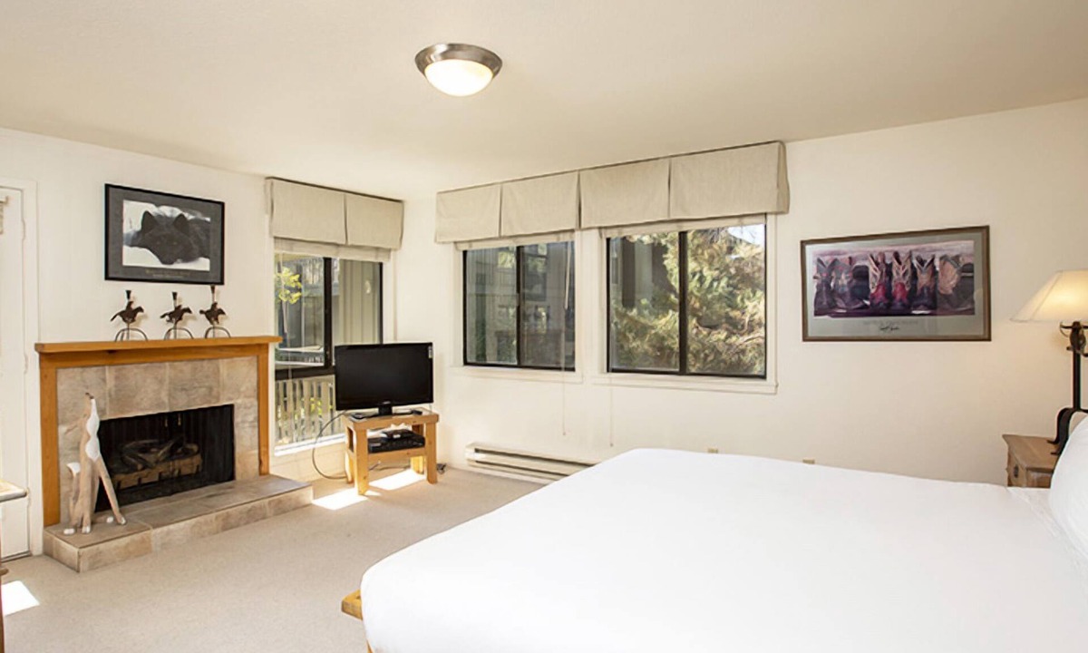 Elkhorn Hotel | 3-Bedroom Condo w/Mountain Views & Easy Walk to Village Shops, Dining & Trails