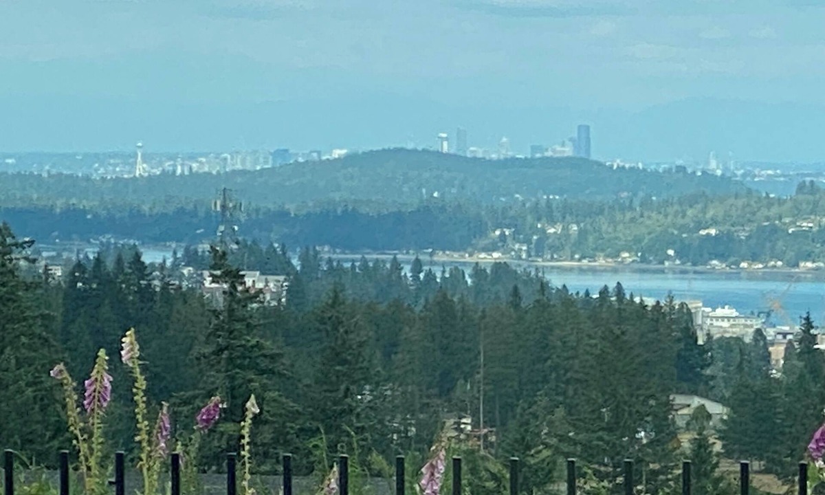 West Hills House | 3-bedroom house in Bremerton with view of Seattle