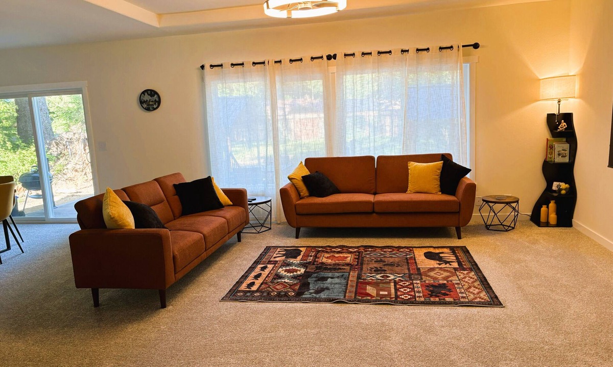 Beaver House | 3-bedroom new house with sauna, hot-tub & river access in Forks