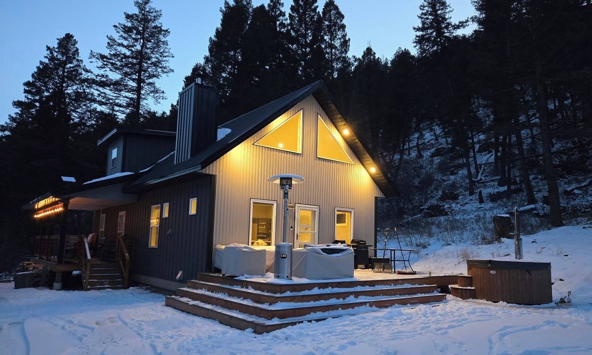 Jefferson County Cabin | 3-bedroom Off Grid cabin in National Forest with WiFi