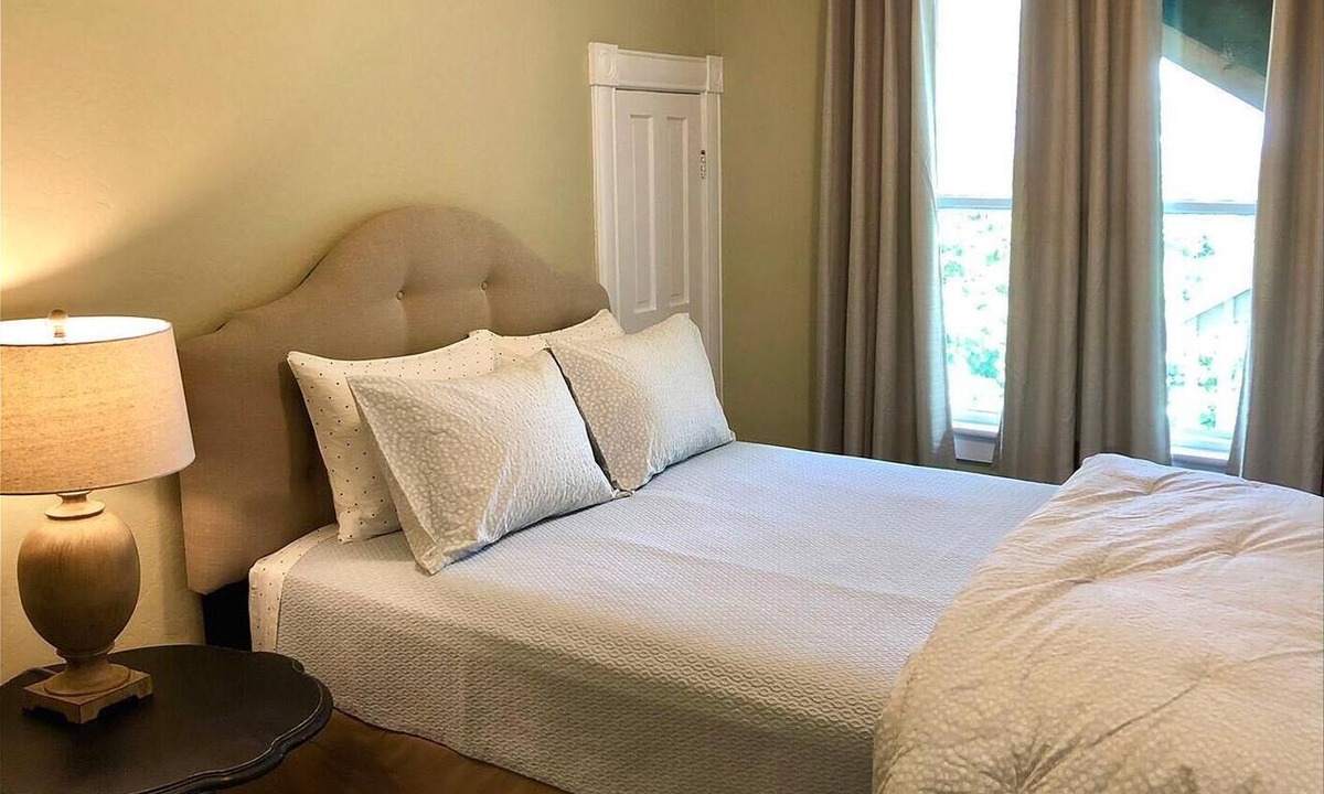 Historic Downtown District Apartment | 3 bedrooms include a king and two queen size beds, 2 bathrooms, and kitchenette.