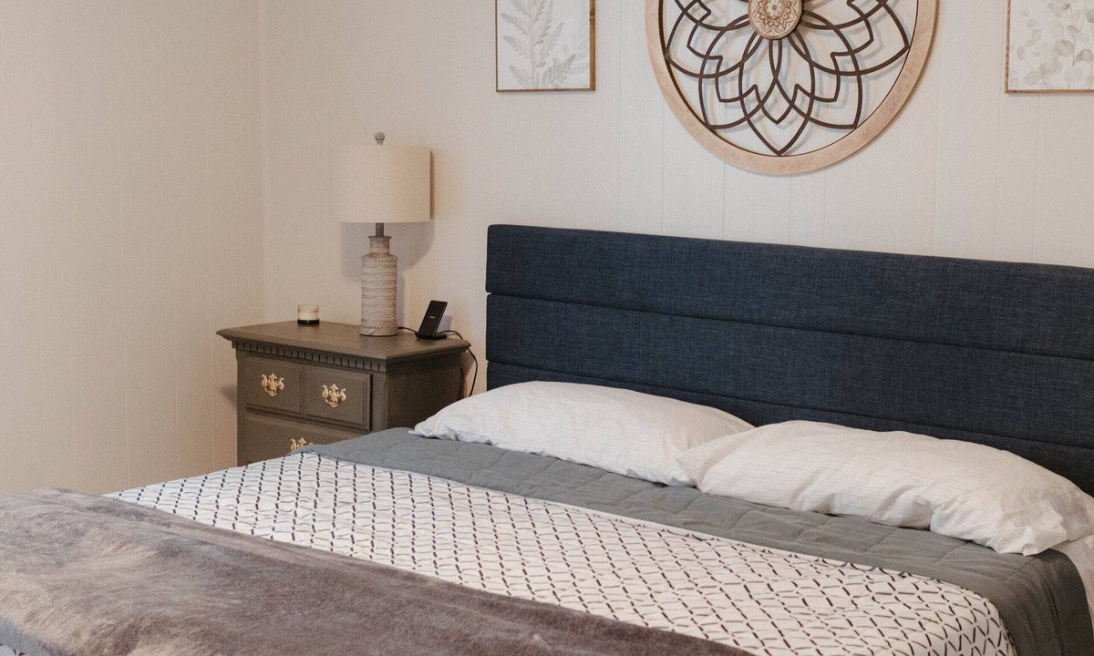 Central Tacoma Apartment | 3 BR Modern Tacoma Apartment Home