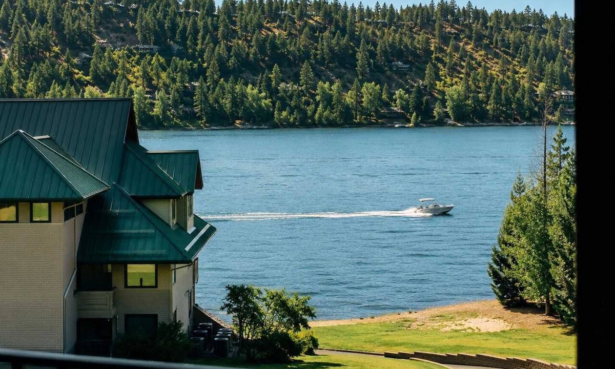Coeur d'Alene House | 3 BR Penthouse with Lake Views Near Gozzer