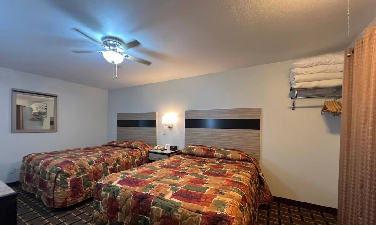 Nebraska City Hotel | 3 Group-Friendly Rooms + Free Parking – Near Nebraska City Attractions