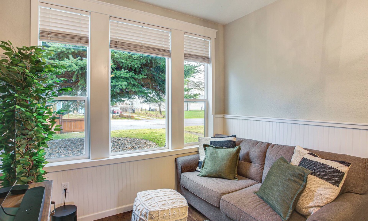 Coeur d'Alene Cottage | 3 Mi to Coeur D'alene Lake! Cozy Mtn-town Getaway