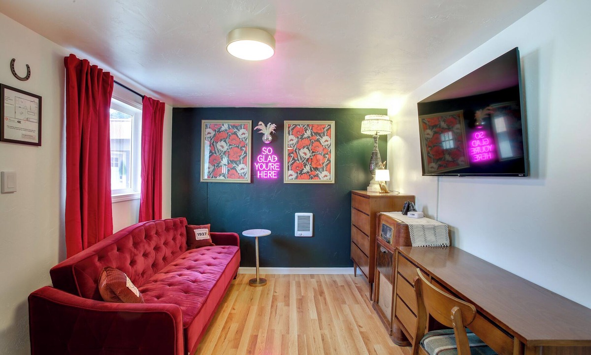 Latah Valley Apartment | 3 Mi to Dtwn Spokane: Sleek Multi-Unit Base