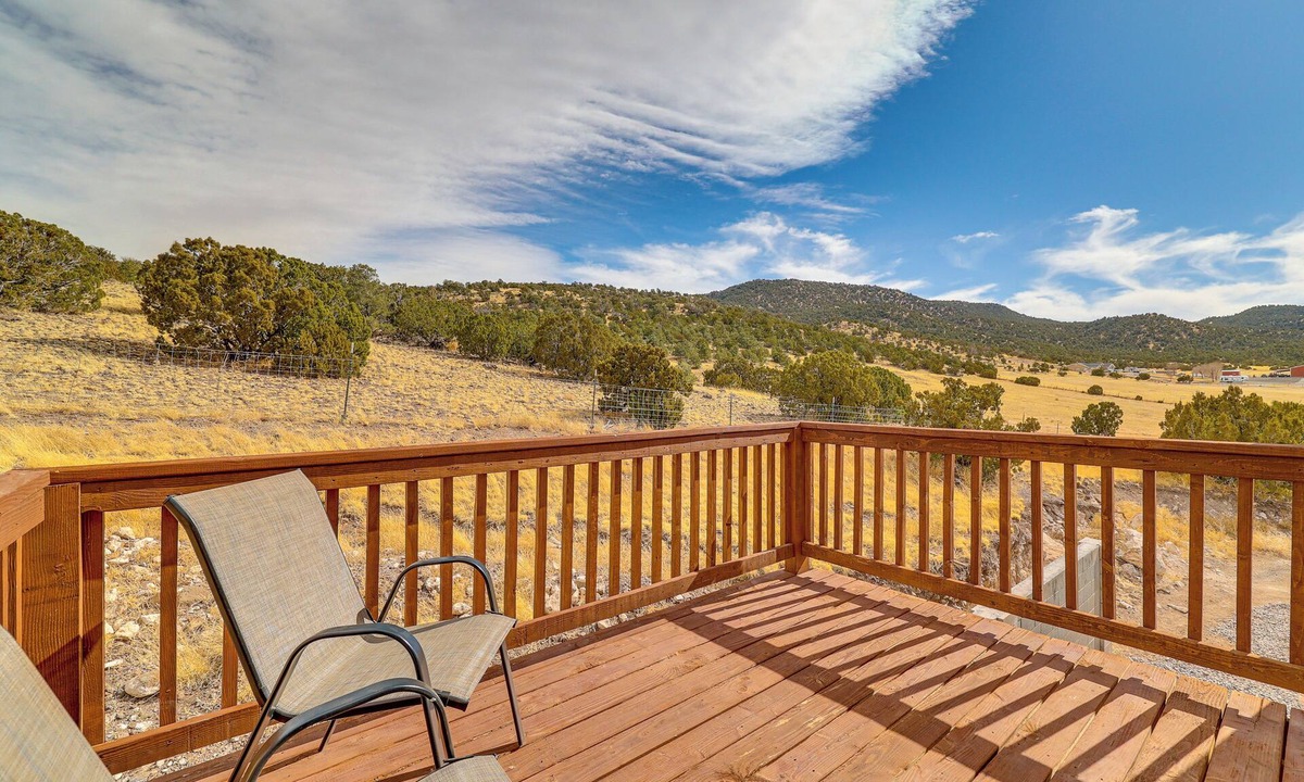 Springerville Cabin | 3 Mi to Trails: Secluded Eagar Cabin w/Mtn Views!