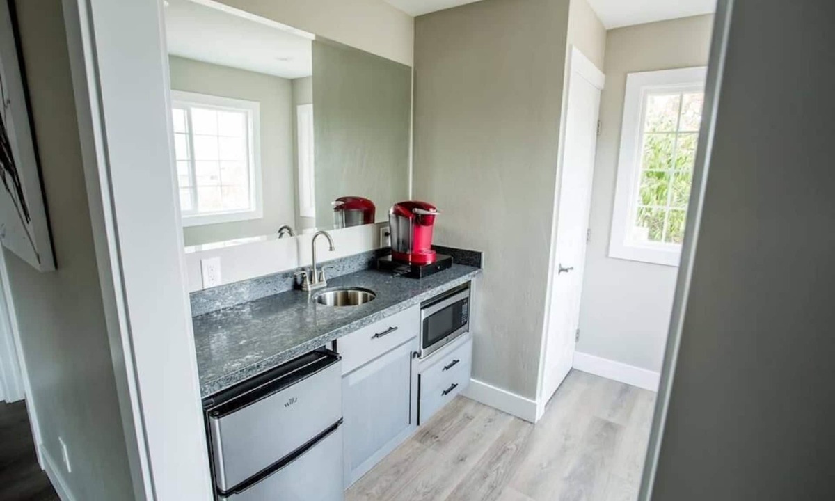 Medford Apartment | 3 units of 5 bedrooms, 4 bathrooms, murphy bed, sofa sleeper, pool & hot tub.