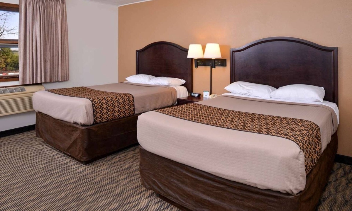 Atlantic Hotel | 3 Welcoming Rooms w/Free Breakfast & Kitchenette – Ideal for Short Stays
