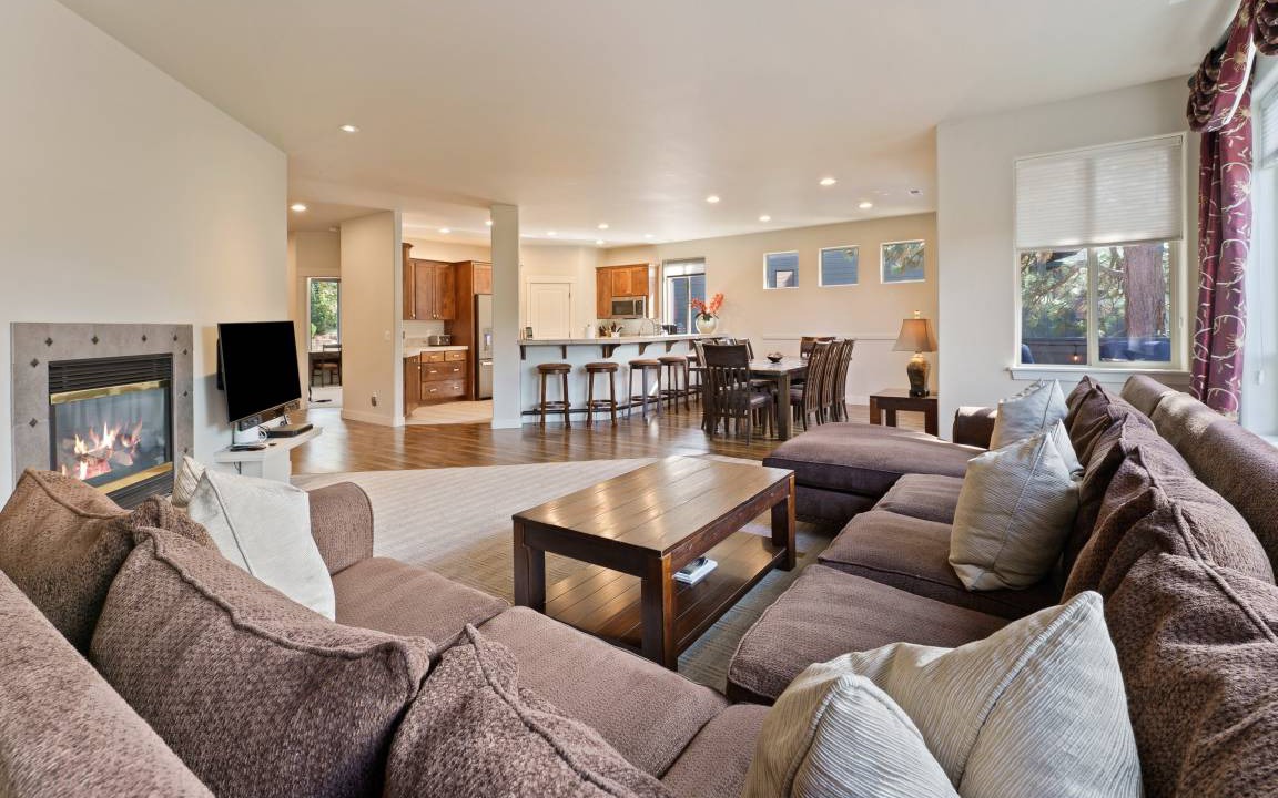 Bend House | 302 m² House ∙ 4 bedrooms ∙ 8 guests