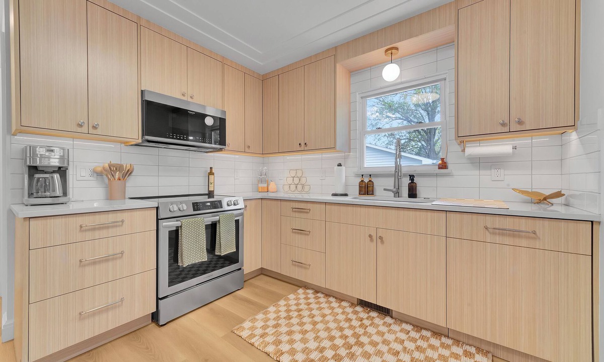 Rochester Hills House | 3BD Modern Ranch w/Basement, Deck & Wooded Yard