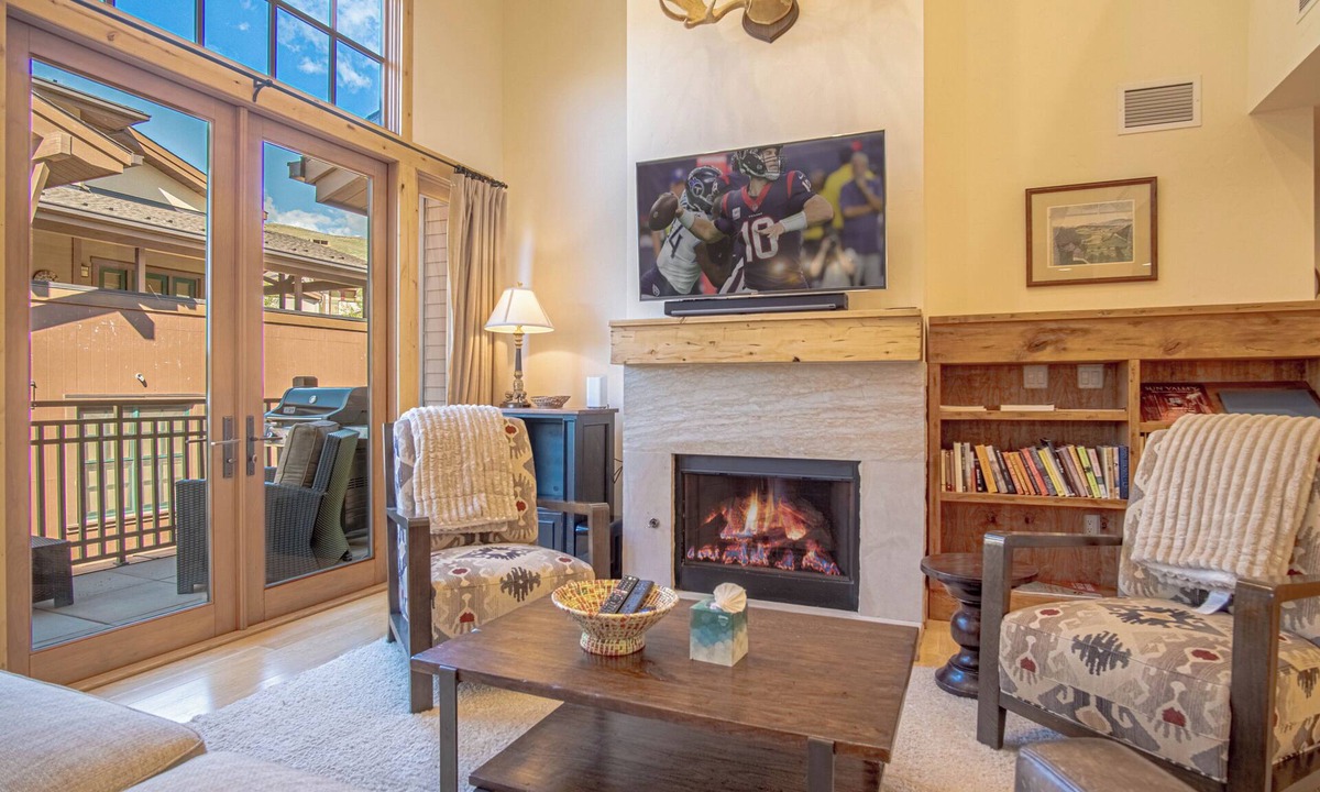Elkhorn Village Condo | 3BR Elkhorn Village condo with mountain views, pool, hot tub, fireplace.