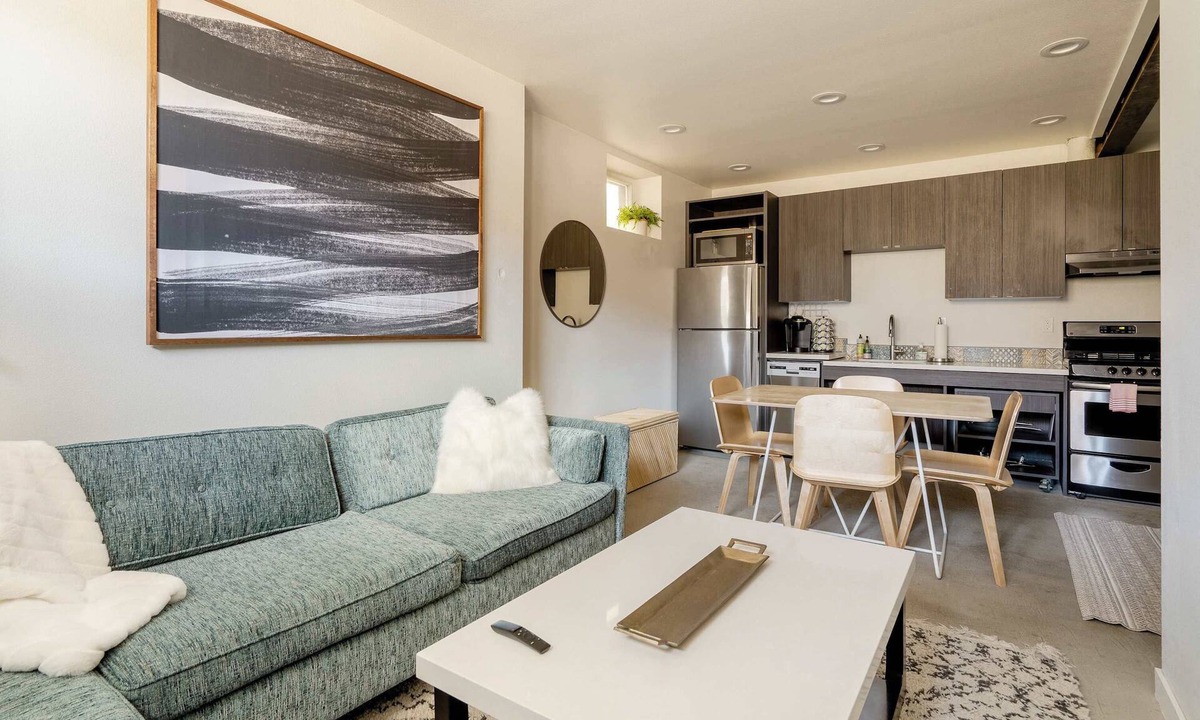 Belmont Apartment | 3BR Sleeps 8 Foodie Haven SE Portland