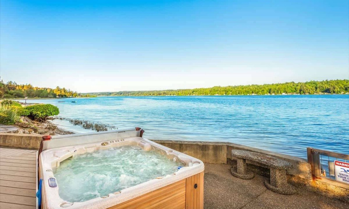 Belfair House | 3BR Waterfront Retreat | Hot Tub | Private Deck