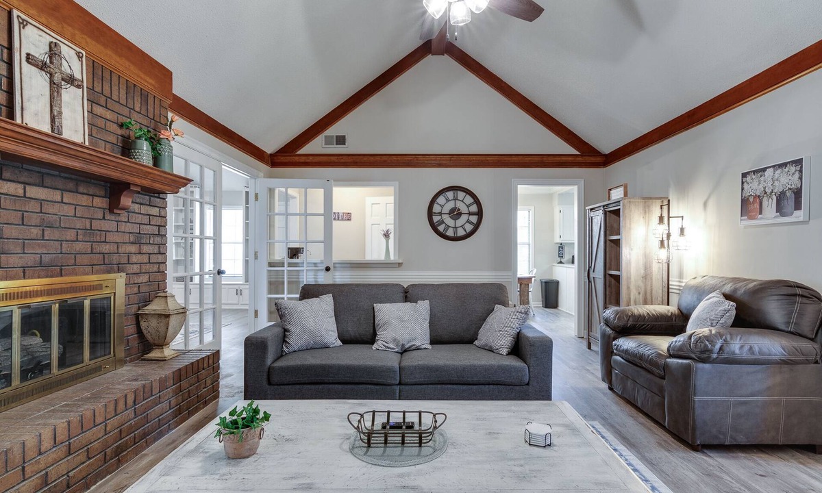 Southaven House | 4-Bedroom, 2-Bath Home with All Amenities