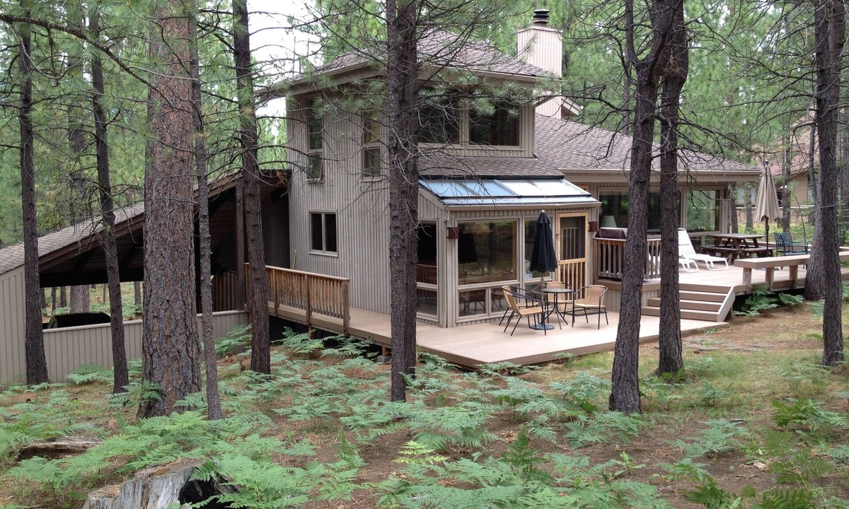Black Butte Ranch House | 4 BR comfortable GM golf home - large lot on 12th fairway, private location