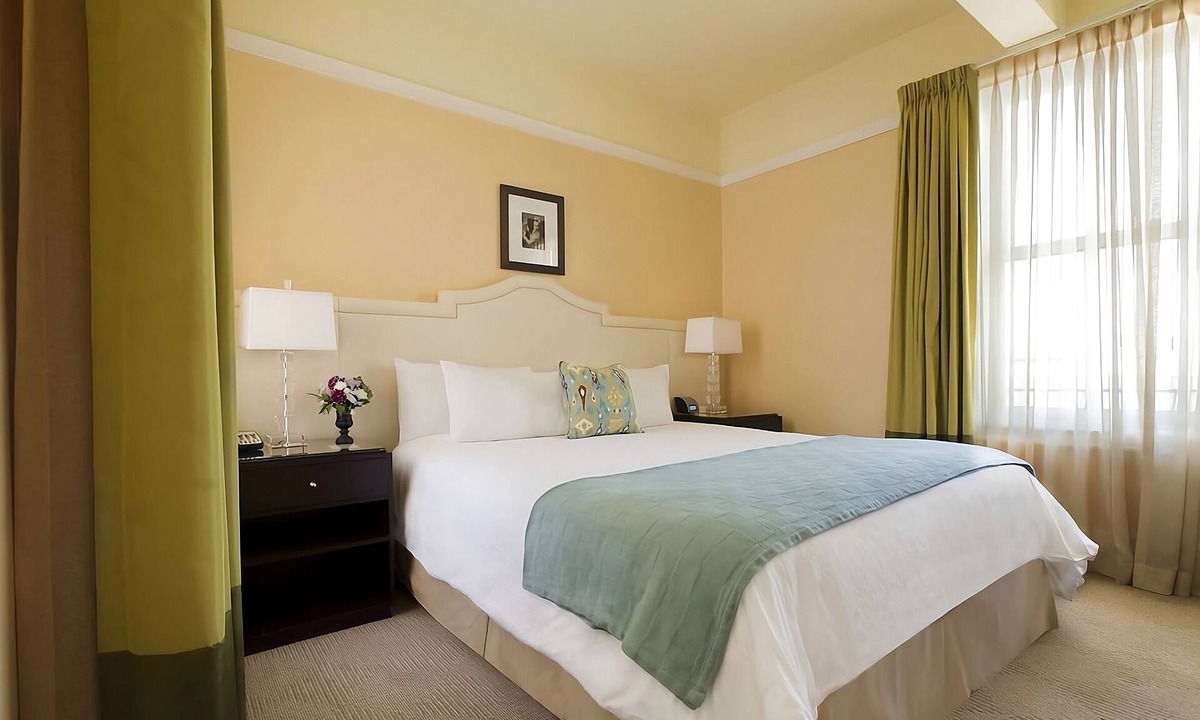 Goose Hollow Hotel | 4 Modern Units | Pet-friendly | Onsite Parking | Near Washington Park - 2.2 mi