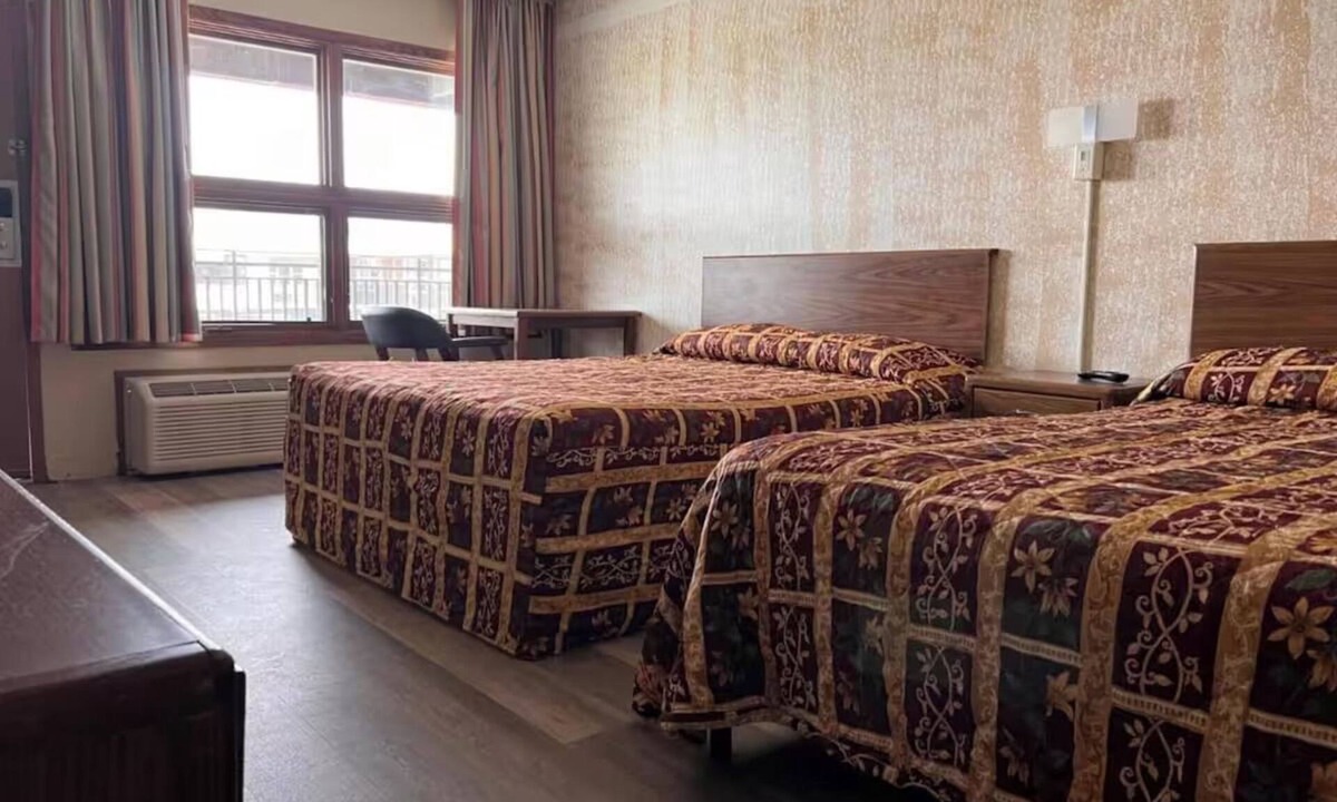 Devils Lake Hotel | 4 Restful Stays Perfect for Business & Group Trips, Near Local Dining