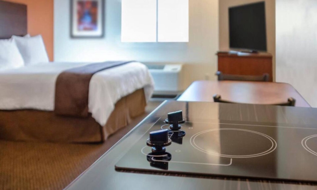 Jamestown Hotel | 4 Spacious Stays – Full Kitchens & Queen Beds Near Frontier Village & Museum