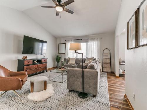 Ames House | 4901 Waller
