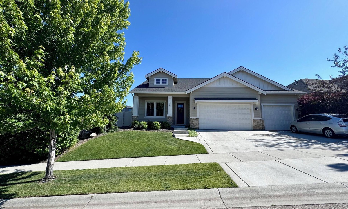 Meridian House | 4BD 3BA Home in Quiet Community. Clean & Spacious. Pet-Friendly, Gated Yard.