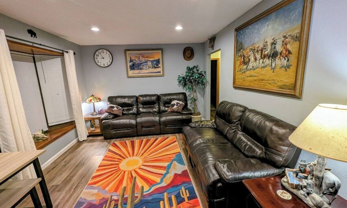 Des Moines House | 5 bedrooms 2 baths walking distance to State Fair