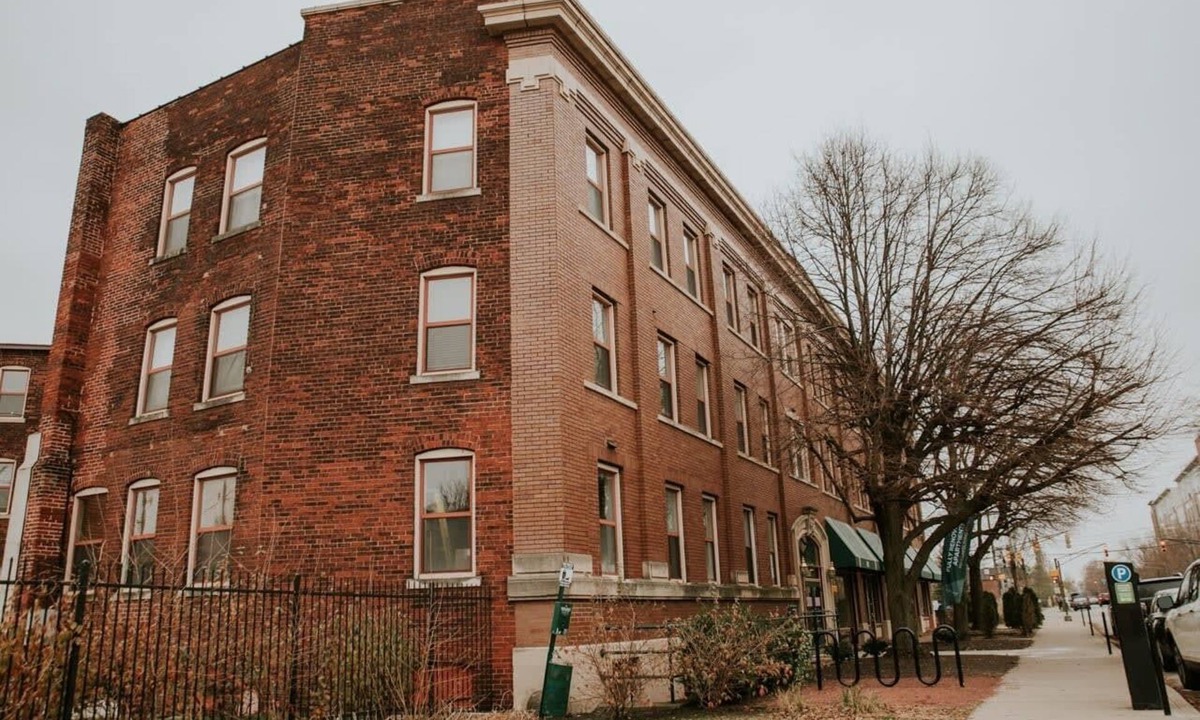 Chatham-Arch Apartment | 5 Combined Apartments Near Lucas Oil Stadiom