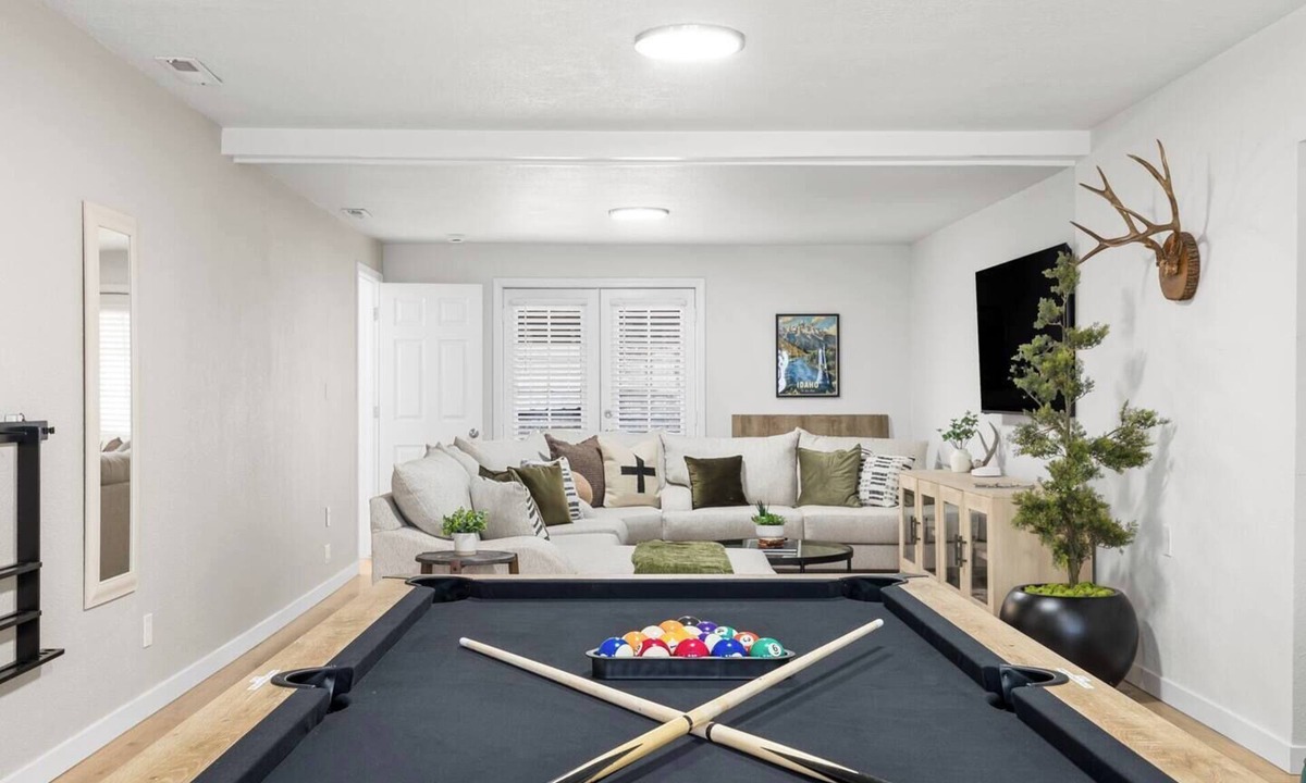 Boise Bench House | 6 BR Game Home W/Poker and Pool Tables