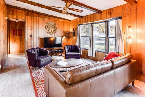 Castleford House | 6 Mi to Balanced Rock Park: Home in Castleford