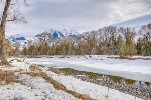 Emigrant Villa | 6 Mi to Chico Hot Springs: Villa w/River Access