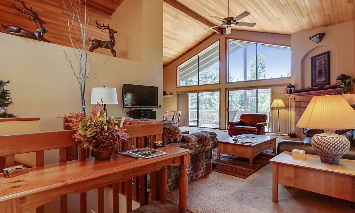 Sunriver House | 7 Hoodoo-Sunriver, Oregon: Hot Tub, BBQ, WiFi, SHARC Aquatics, Tubing Hill, Mt. Bachelor, Golf, Deschutes River, Tennis, Bike Paths