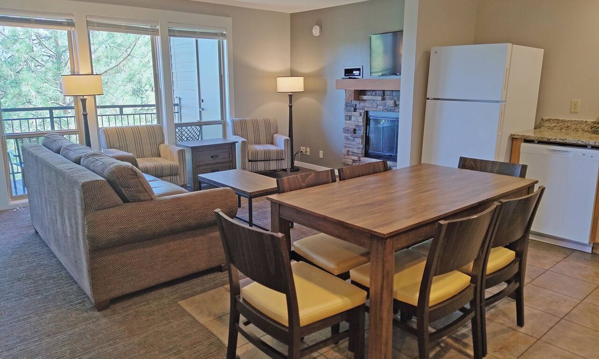 Bend Condo | 7th Mtn 823F - Cute 3 Bedroom Condo with Fireplace