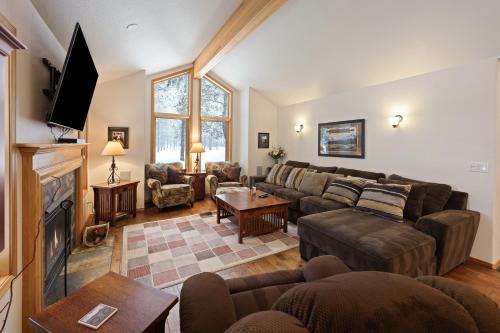 Sunriver House | 9 Hoodoo Home with XBOX 360 and Private Hot Tub