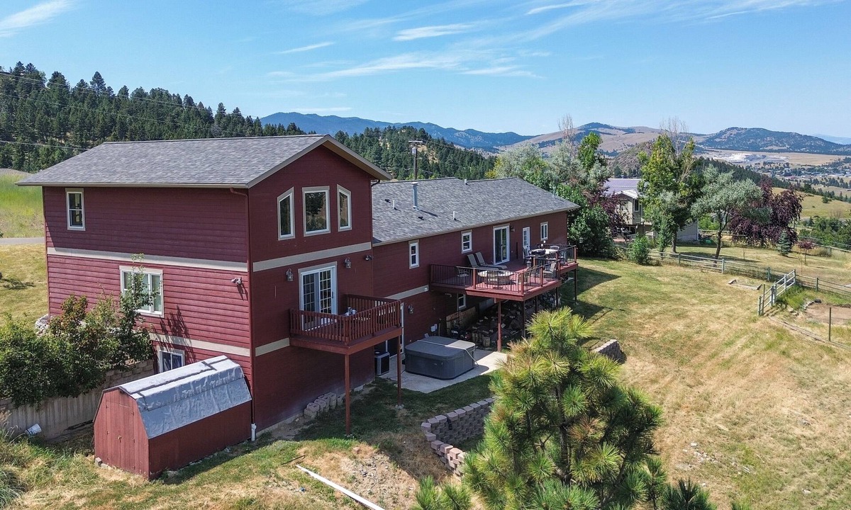 Montana City House | 9 Mi to Helena: Mtn-View & Hot Tub at Huge Home
