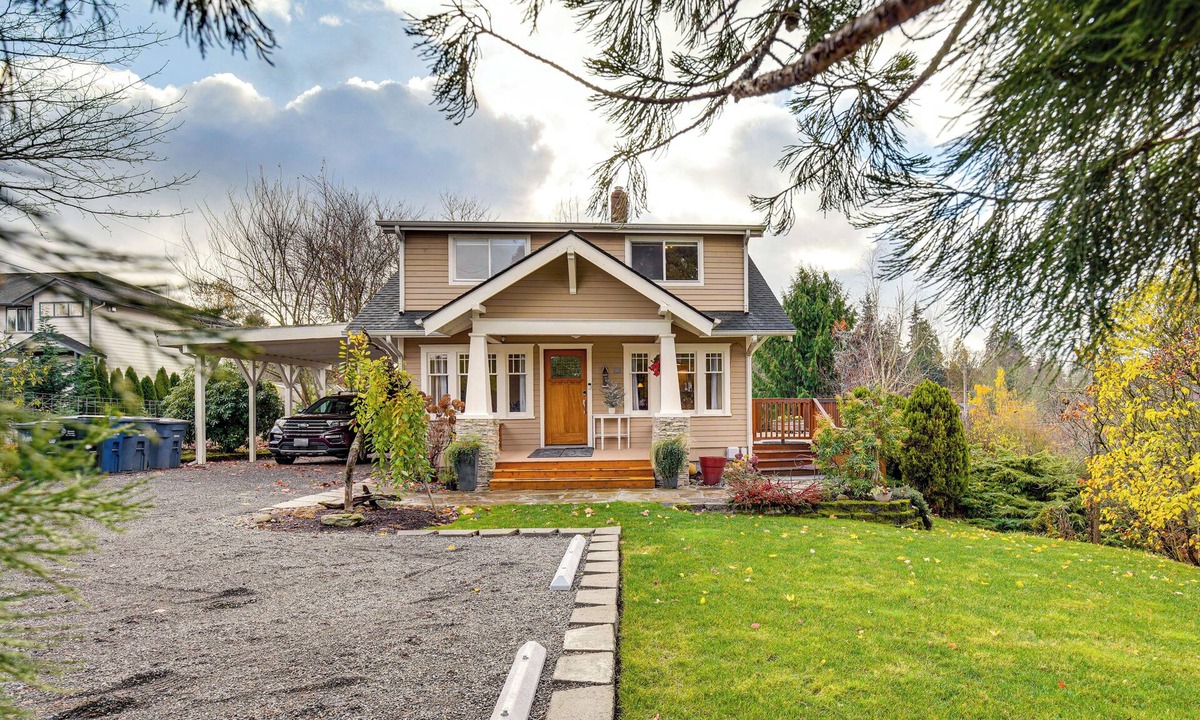 Milton House | 9 Mi to Tacoma: Home w/Deck in Milton!
