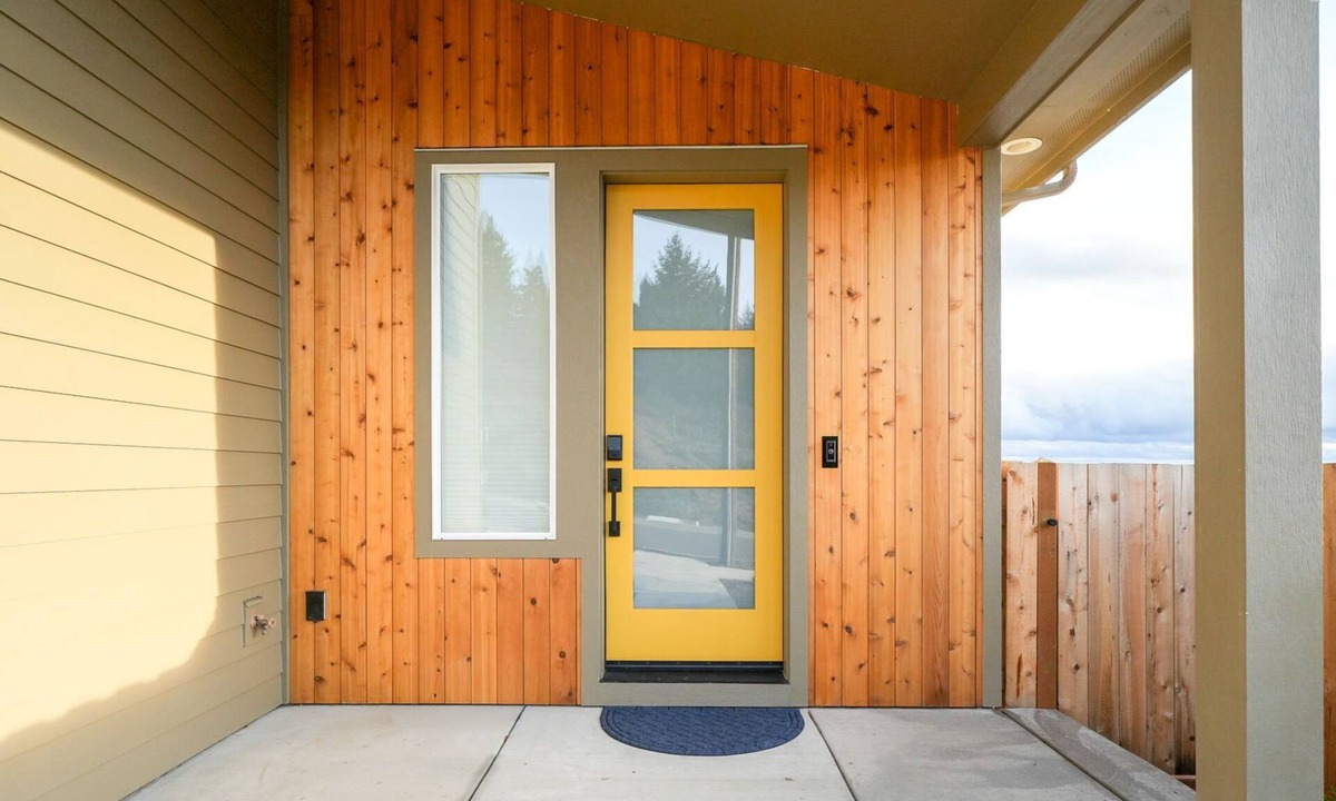 Corvallis House | A Newly-Built, Modern & Upscale Stay that is close to everything!
