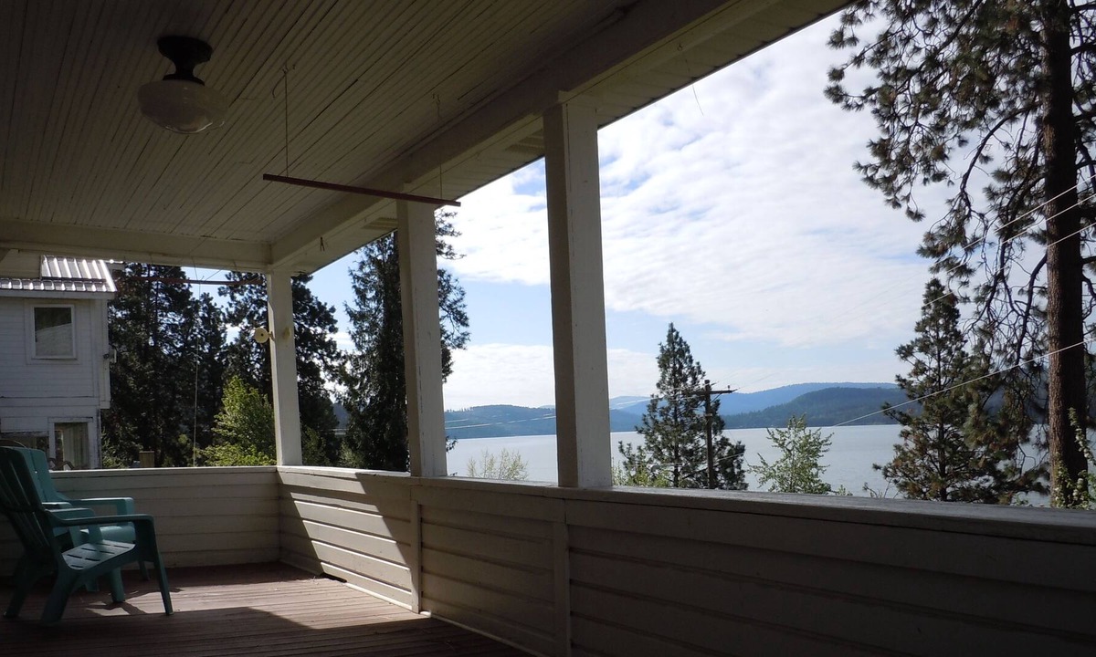 Harrison Cottage | A Place For Family And Friends To Gather And Enjoy The Splendors Of The Lake.