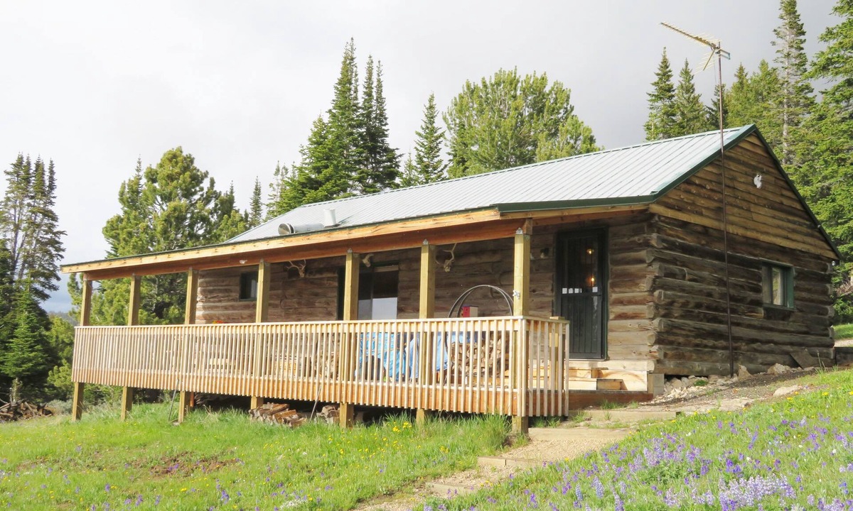 Shell Cabin | A Western Rose Cabin Shell, WY: The Big Horn Mountains ELK HUNT AREA 41