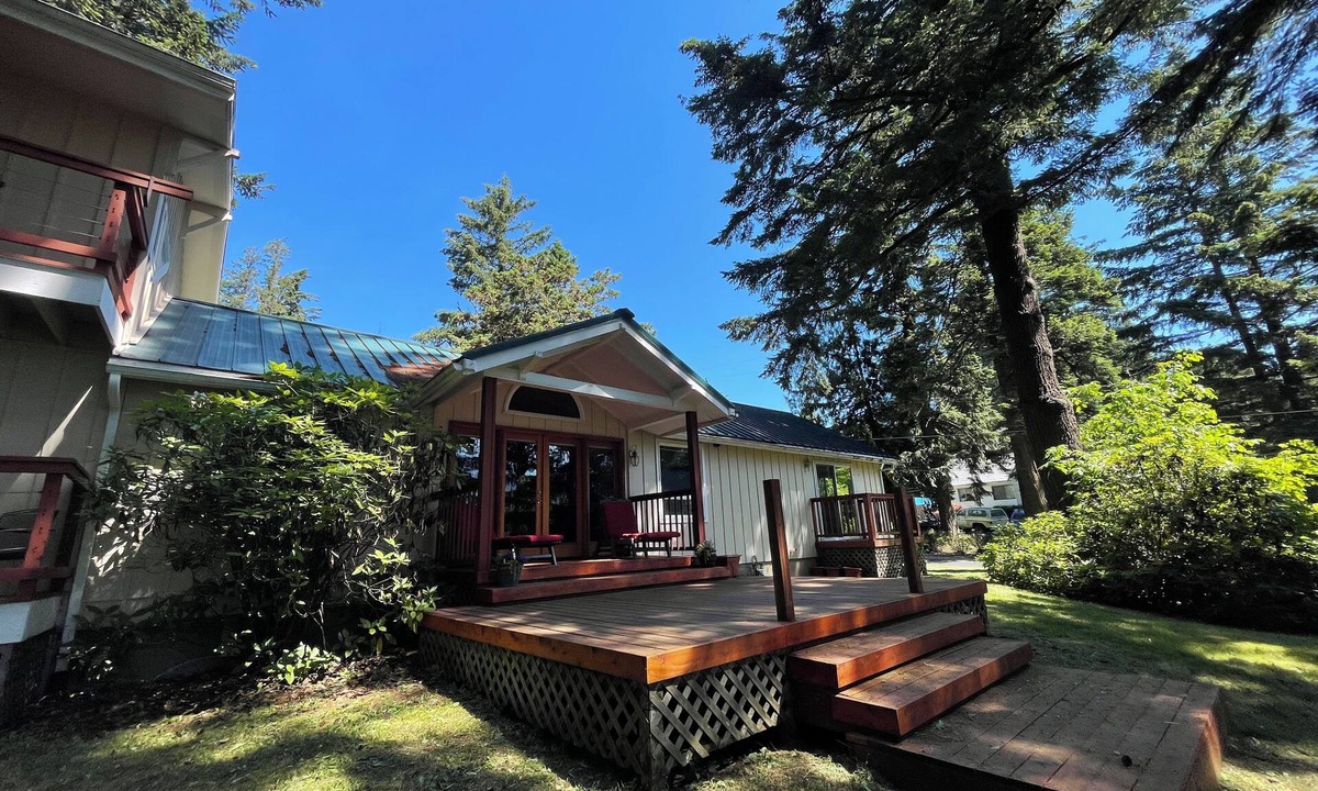 Stevenson House | A woodland retreat in Stevenson 6 minute walk to the beach