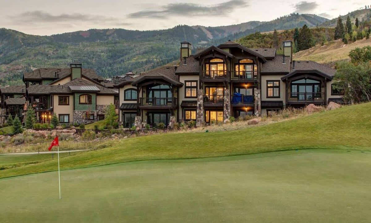Park City Condo | Abode at Fairway Springs, walk to gondola, canyons shuttle, hot tub