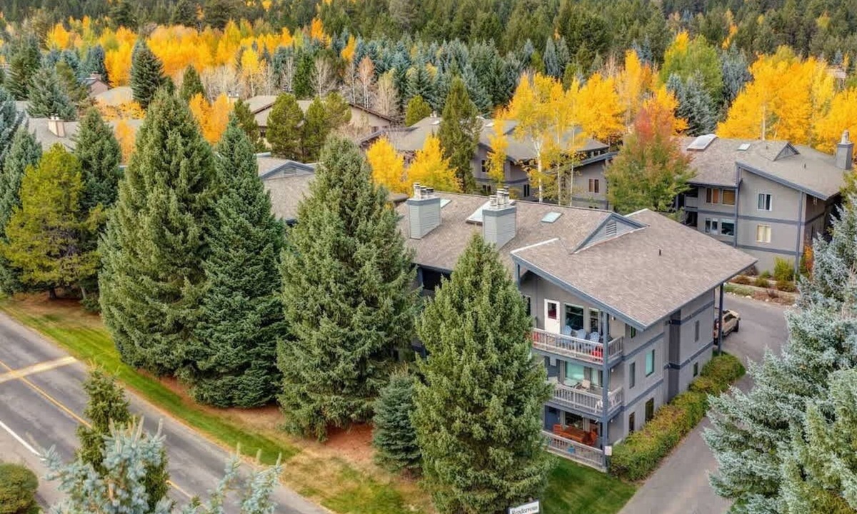 Teton Village Condo | Abode at Rendezvous, private entrance, large deck