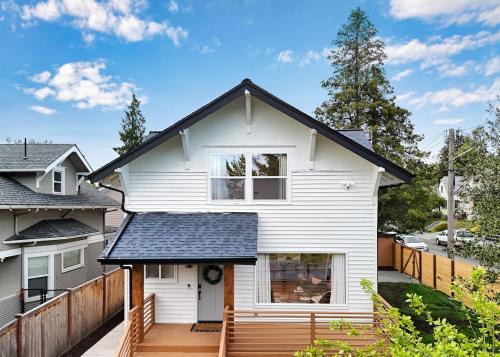 Miller Park House | AC Walks to Cap Hill Parking Newly Renovated