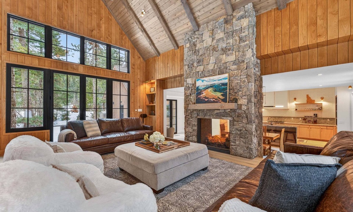 McCall House | Acorn Alley- brand new- sleeps 12